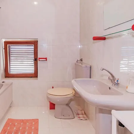 2 Bedroom Cozy In Apartamento
