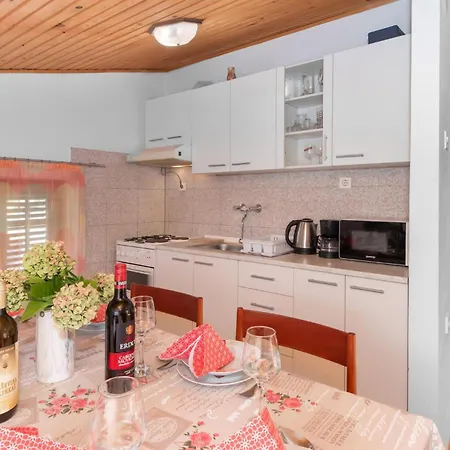 2 Bedroom Cozy In Apartamento