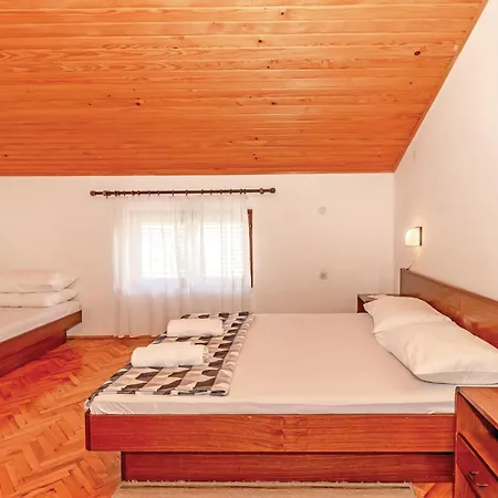 Apartment Stunning In With Wifi Novi Vinodolski