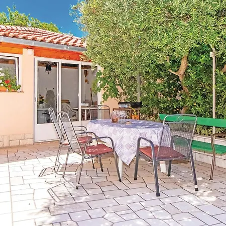 Apartment Stunning In With Wifi Novi Vinodolski